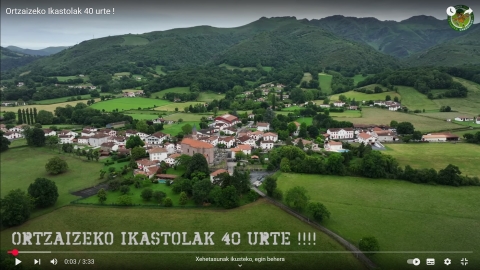 Ortzaizeko ikastolaren 40 urteko bideoklipa
